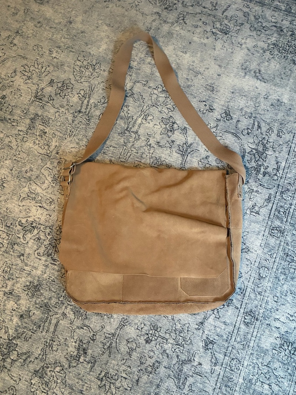 Vintage 2002 GAP genuine leather messenger bag
